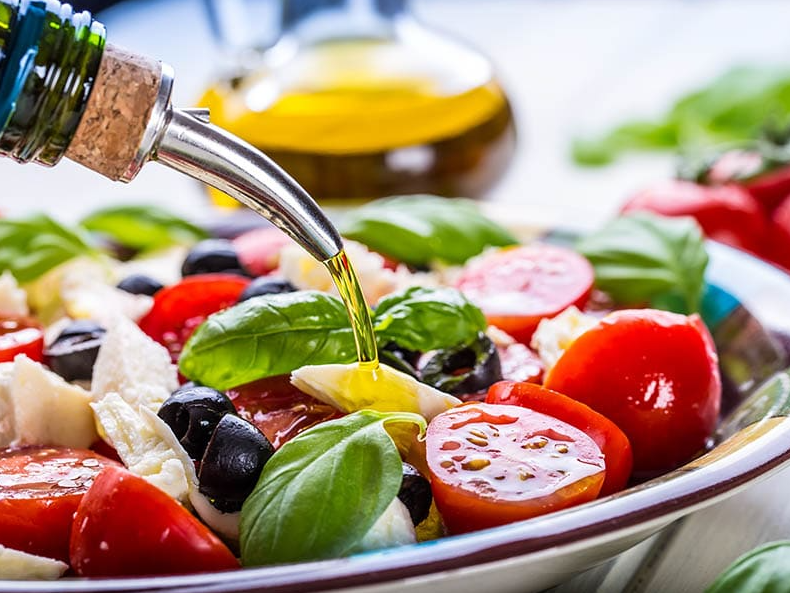 بهترین روغن برای پخت و پز،روغن مناسب پخت و پز، روغن سالم برای آشپزی،روغن مناسب برای مصرف روزانه،روغن زیتون برای پخت و پز،روغن کنجد برای آشپزی،بهترین روغن برای سرخ کردن،روغن بدون ضرر برای قلب