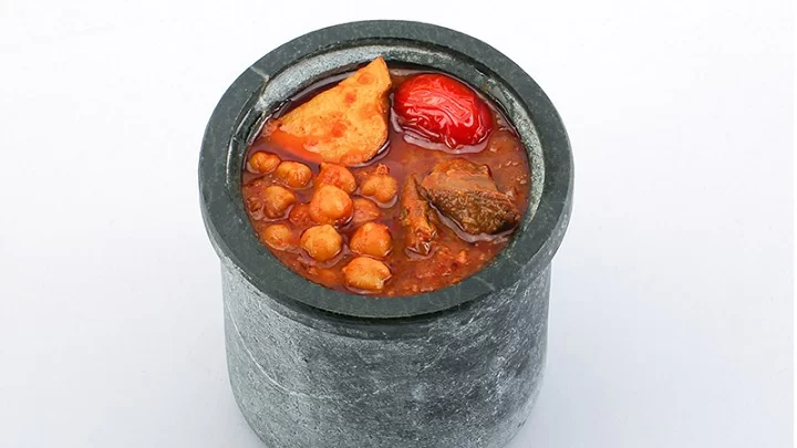 دیزی، کالری دیزی، میزان پروتئین دیزی، ارزش غذایی دیزی، خواص دیزی آبگوشت، مضرات دیزی گوشت گوسفند، دیزی کم‌چرب برای رژیم، طرز تهیه دیزی سالم، دیزی برای کاهش وزن، غذای سنتی ایرانی