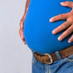 نفخ معده چیست؟ علت، درمان خانگی و روش‌های پیشگیری